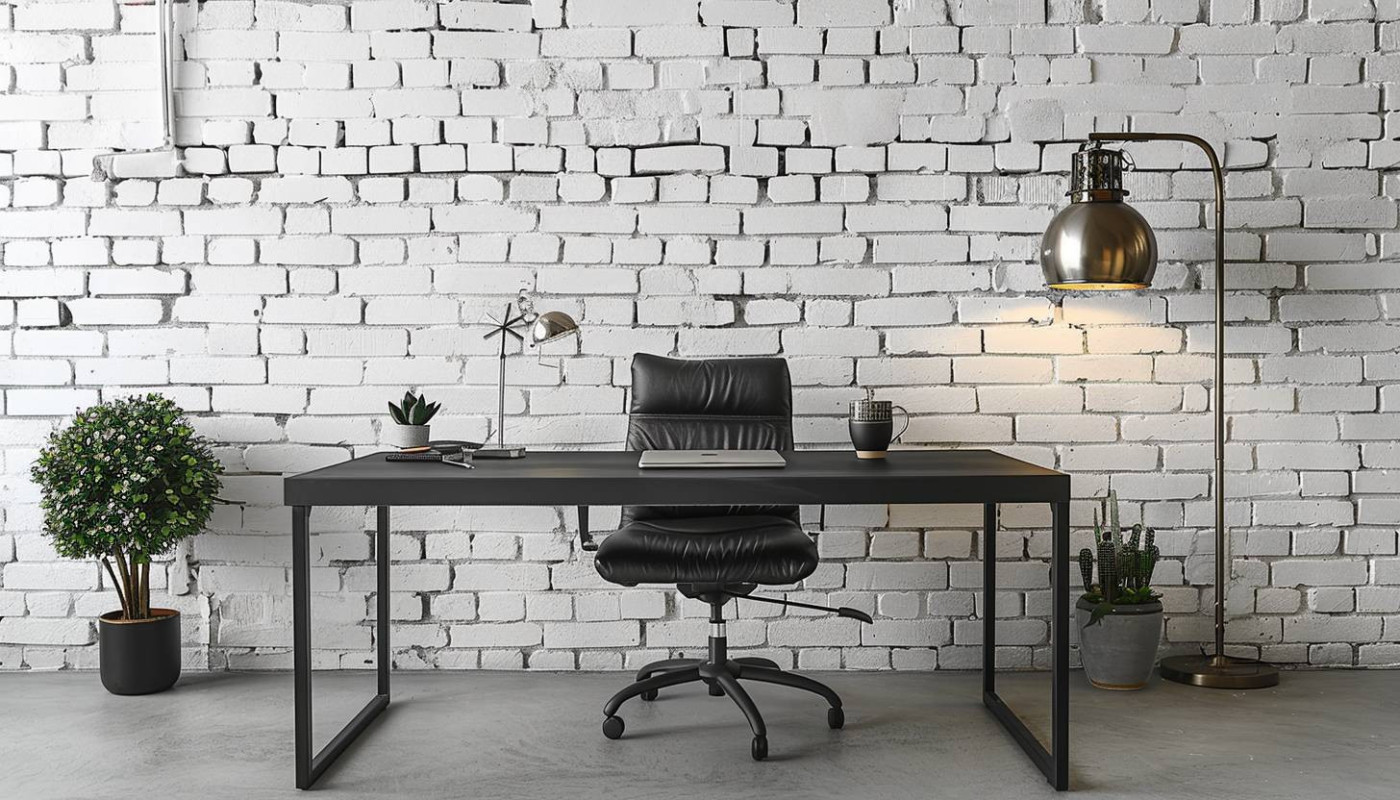 Conseils pour intégrer un bureau noir métal dans un décor moderne