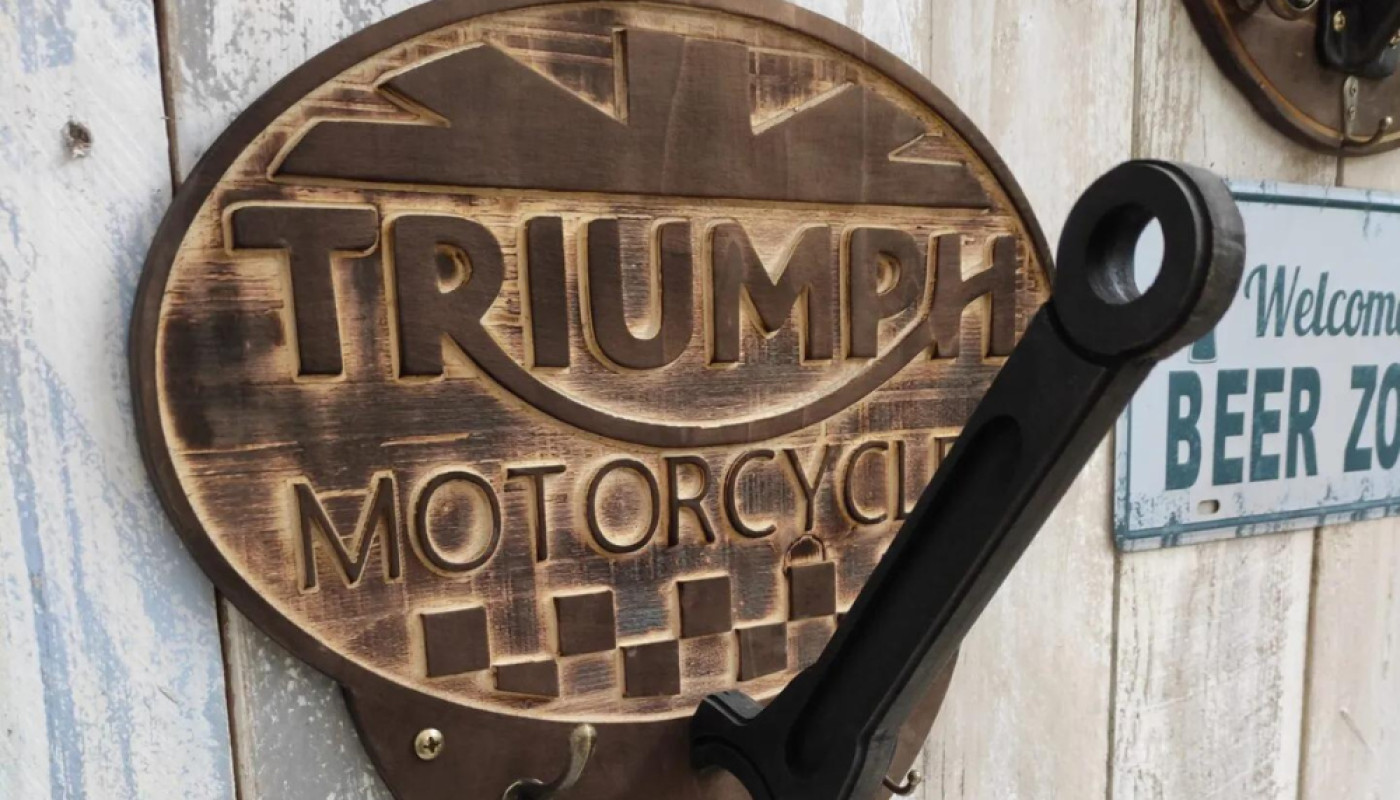 Où acheter un support de casque de moto mural ?